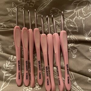 Lightweight Pink Crochet Hook Set
